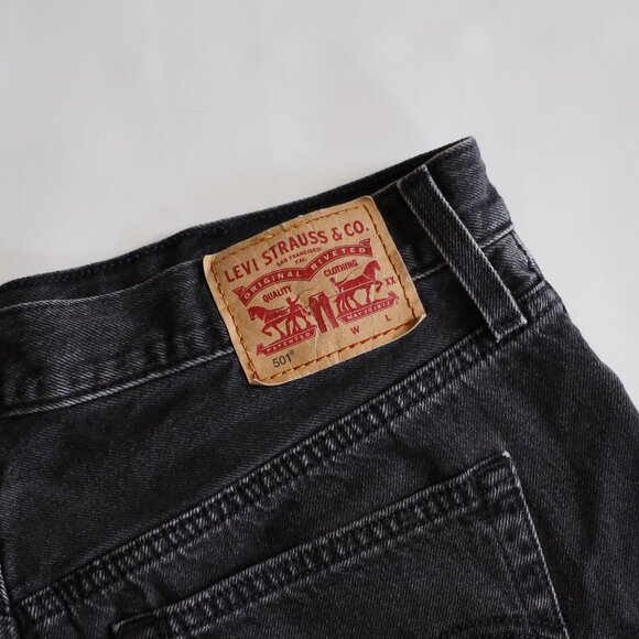 Levi's Women's Premium 501 Original Shorts Cutoff Black Jeans Denim Size 29 - Picture 3 of 9